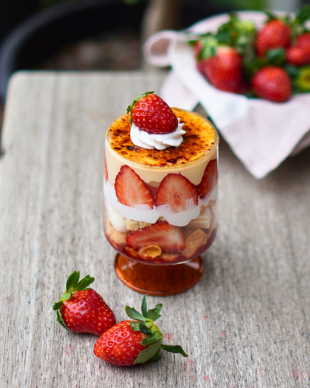 完熟いちごのブリュレパフェ